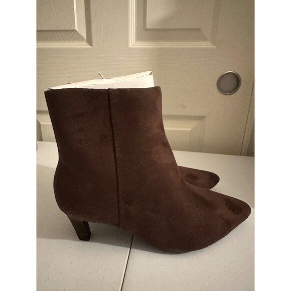 Universal Thread Women’s Taylor Kitten Heel Ankle Boots Dark Brown size 10 NWT - Picture 5 of 8